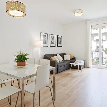 & Bright Apartment!! דירה ברצלונה