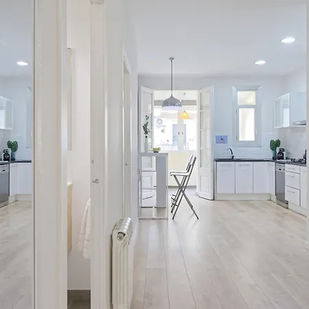 & Bright Apartment!! דירה ברצלונה